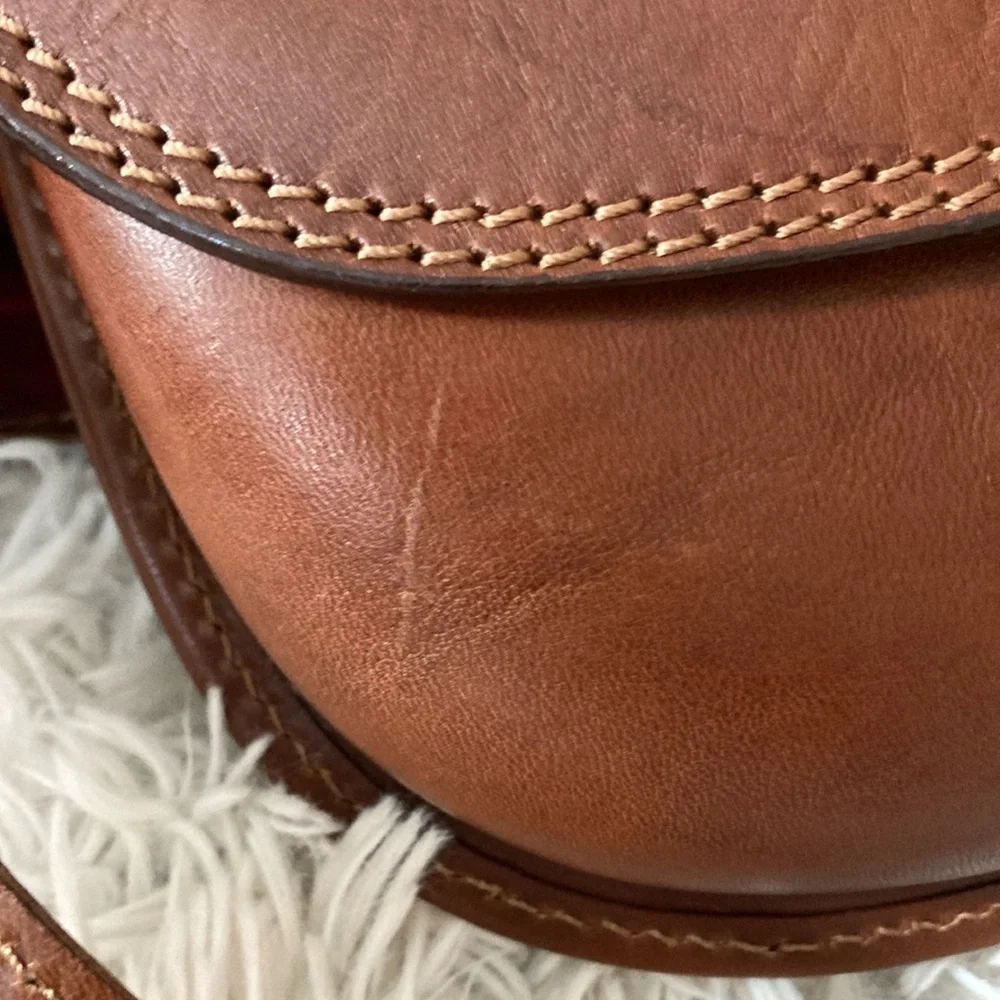 Italian Saddle Crossbody Handbag - Picture 11 of 16